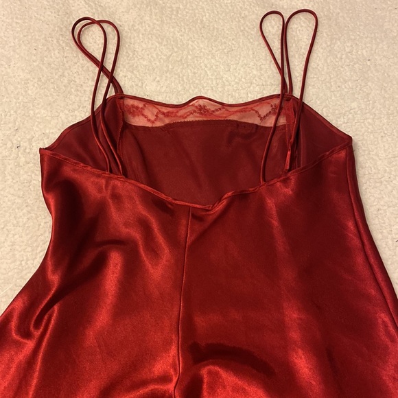 Lingerie - Picture 4 of 5